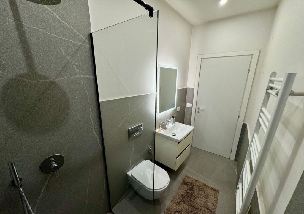 Appartamento in Affitto a Komuna e Parisit - 600 EUR