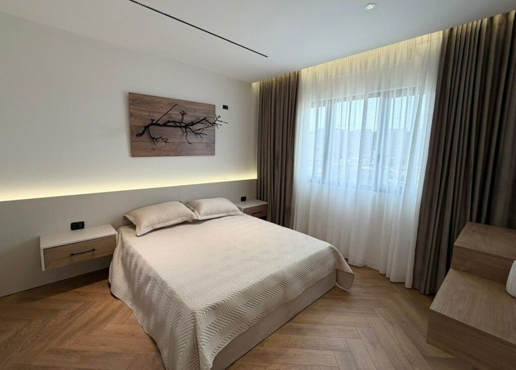 Apartament  2+1 + Gardërobë për Shitje – Përballë Kompleksit Delijorgji