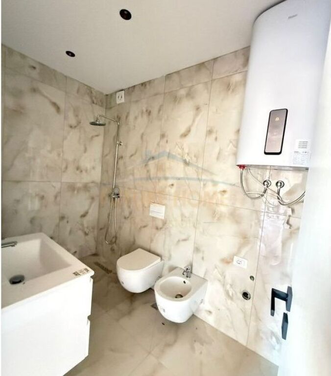 Shitet,Apartament 2+1+2,Rruga Qemal Stafa,Tirane