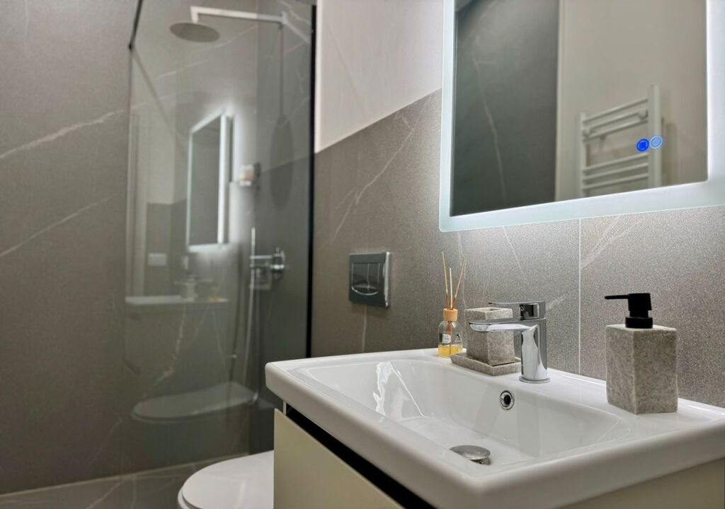 Appartamento in Affitto a Komuna e Parisit - 600 EUR