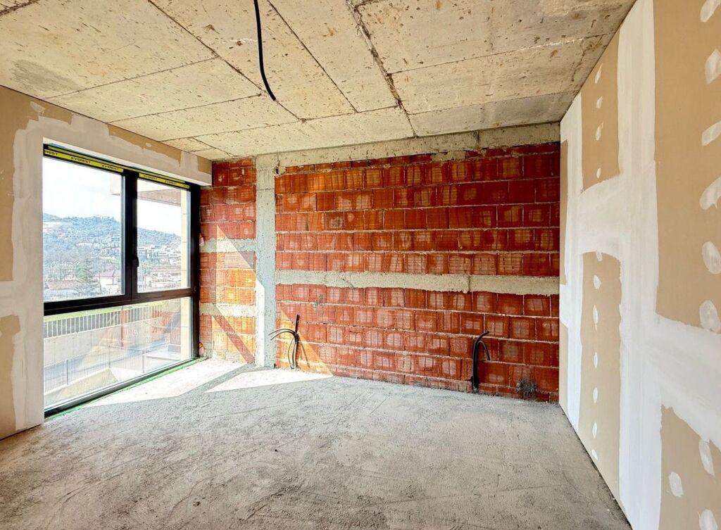 Vilë e Bashkangjitur për Shitje pranë TEG