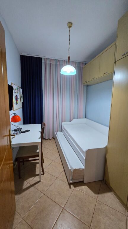 Restorant Fresku, apartament 2+1 me qera 45,000 leke