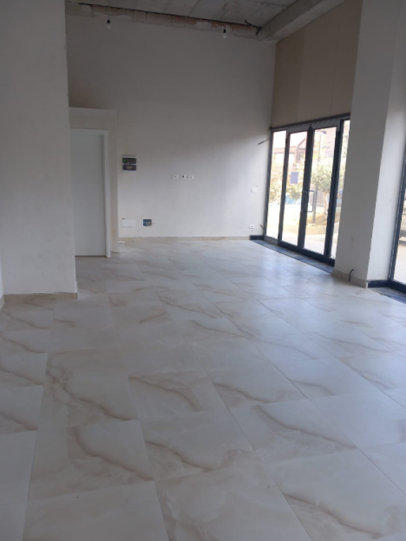 🏢 AMBIENTE COMMERCIALE IN AFFITTO – ZONA DEL PORCELLANA