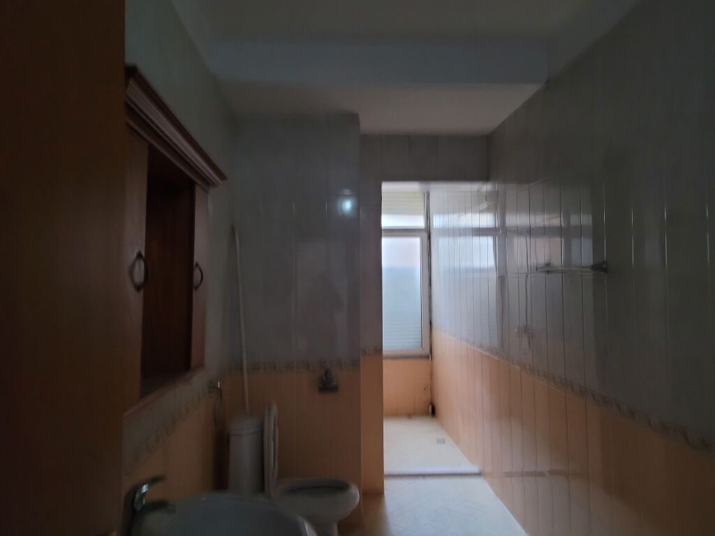 Shitet  apartament  3 +1+2  +parkim fillimi rruges  Kodra e Diellit  