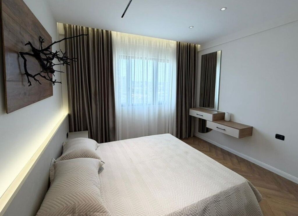 Apartament  2+1 + Gardërobë për Shitje – Përballë Kompleksit Delijorgji