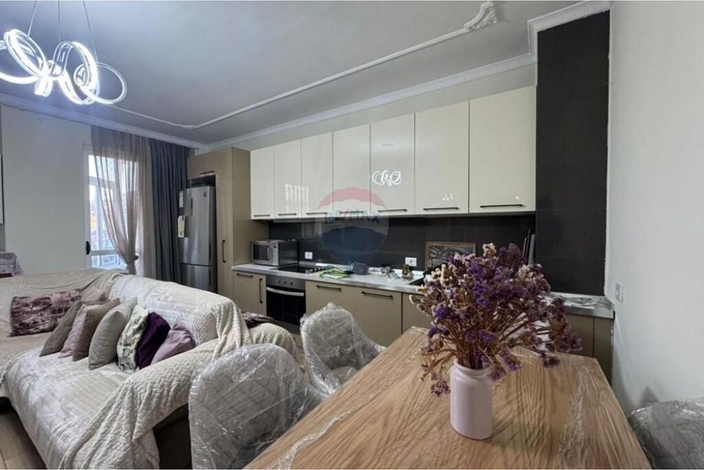Apartment 3+1+2, Bajram Curri Boulevard