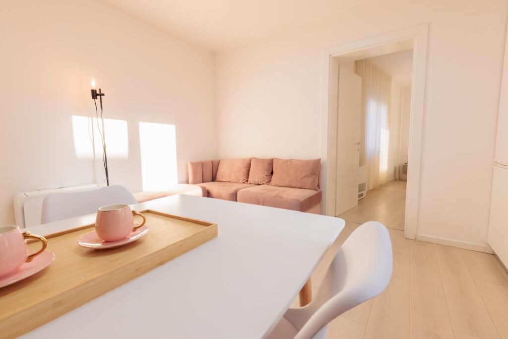 Shitet apartament 3+1 tek Mine Peza!