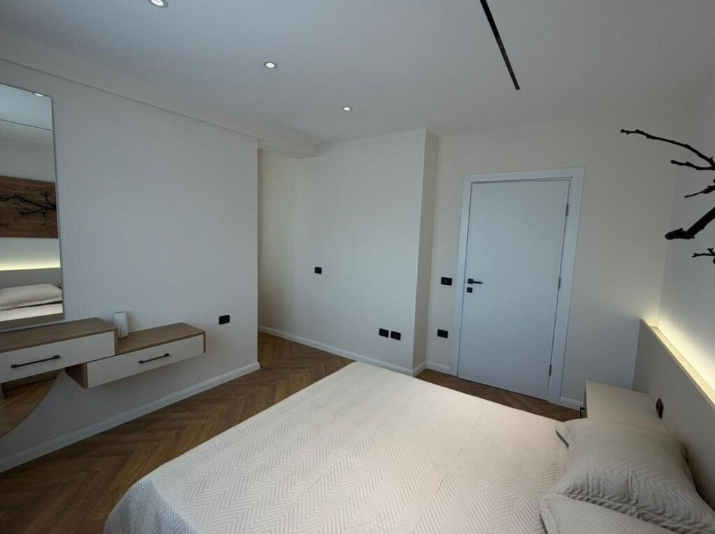 Apartament  2+1 + Gardërobë për Shitje – Përballë Kompleksit Delijorgji