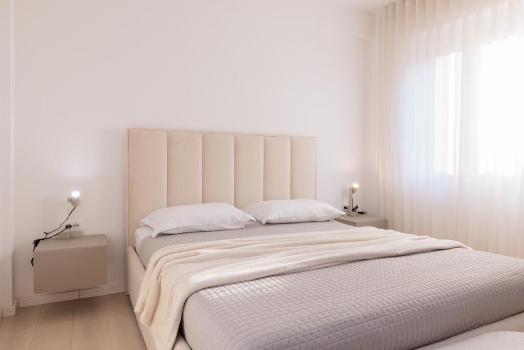 Shitet apartament 3+1 tek Mine Peza!