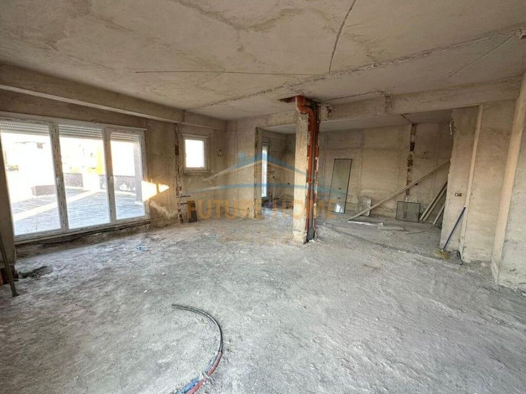 Shitje, Penthouse, Bulevardi Zhan Dark,Tiranë.