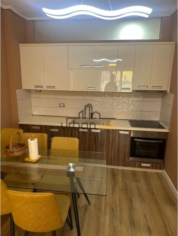 🏠 APARTAMENT 2+1 ME QERA – LIQENI ARTIFICIAL, TIRANË