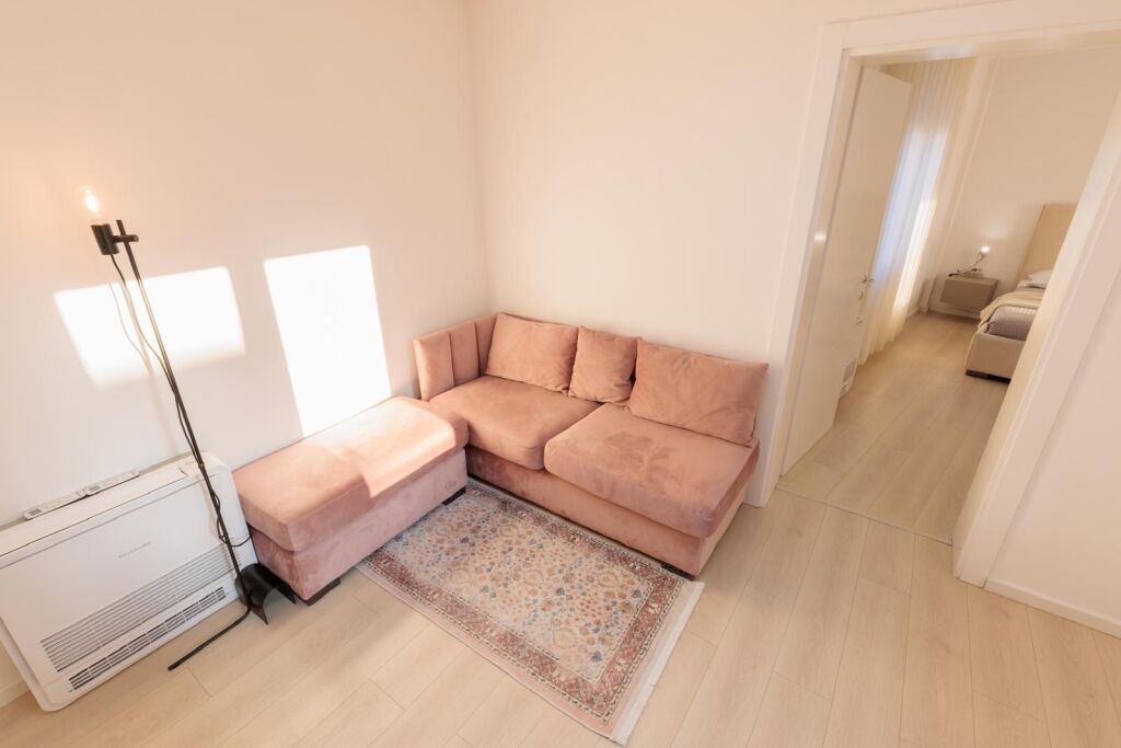 Shitet apartament 3+1 tek Mine Peza!