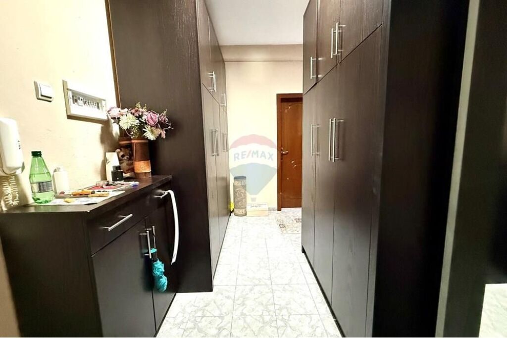 Appartamento - In Vendita - Via Ali Demi, Tirana