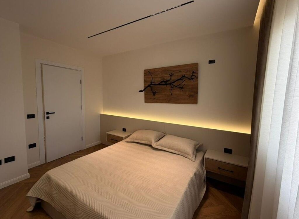 Apartament  2+1 + Gardërobë për Shitje – Përballë Kompleksit Delijorgji