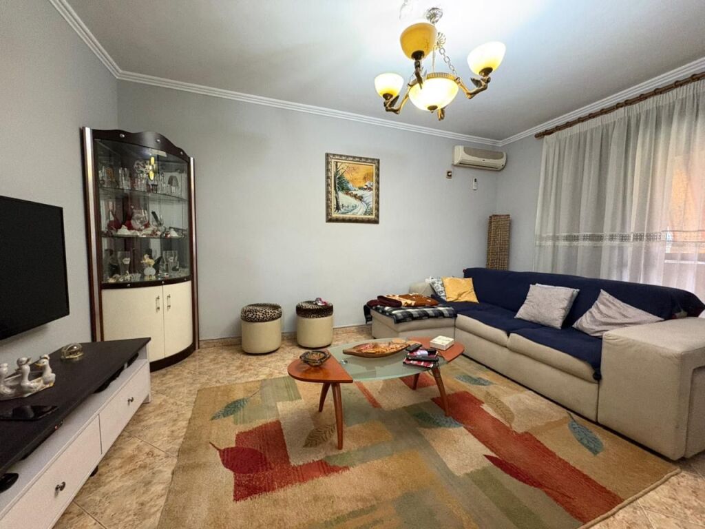 Apartament 1+1 me qira tek Zogu i Zi!
