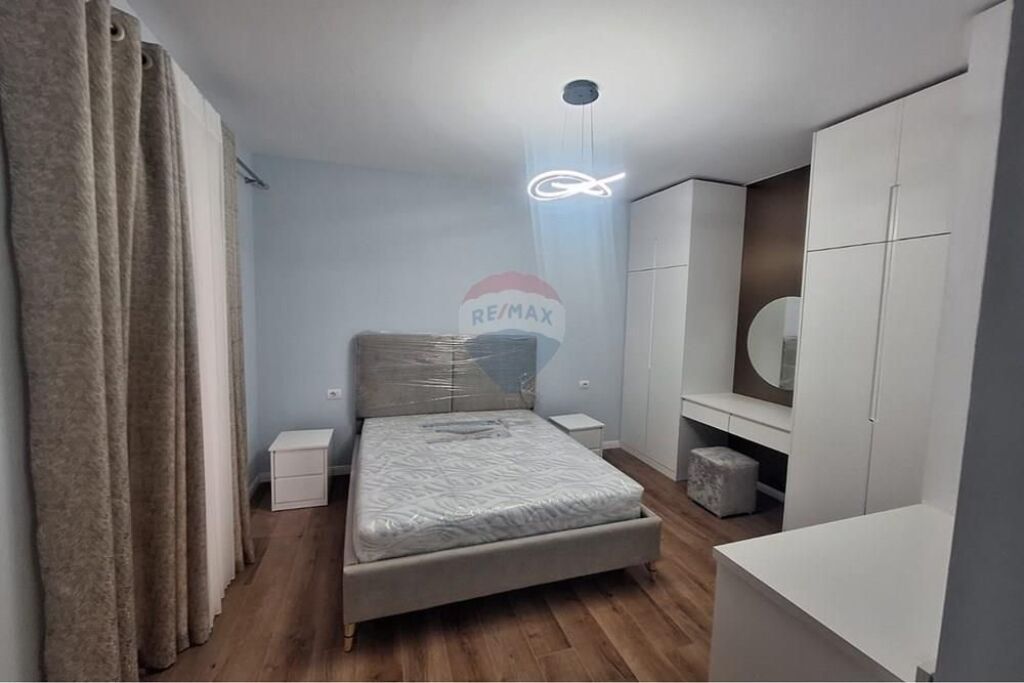 Apartament  1+1 + Post Parkimi- Për Qira - Zogu I Zi, Tiranë