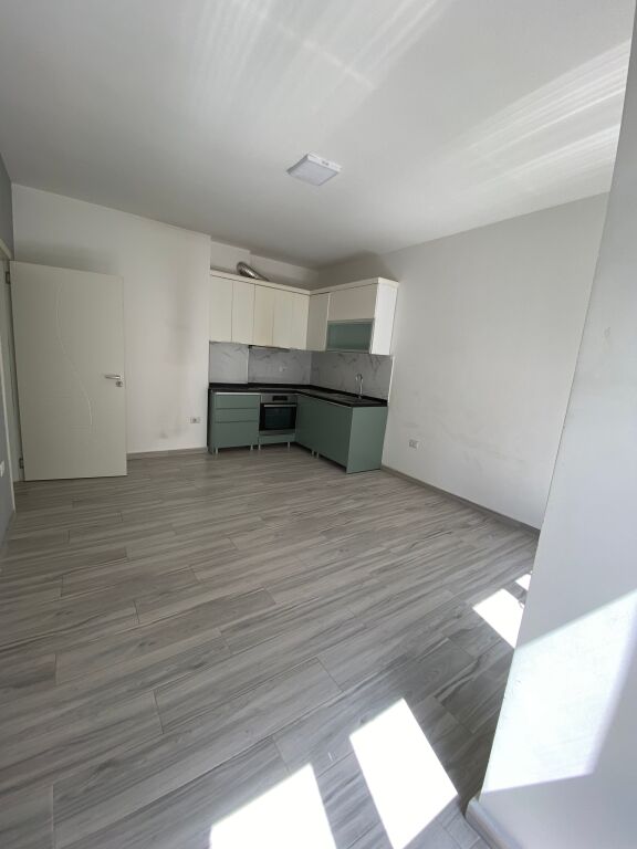 Jepet me qera Apartament 1+1 ne rrugen 5 Maj