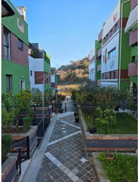 SHITET APARTAMENT DUPLEKS 2+1,KODRA E DIELLIT