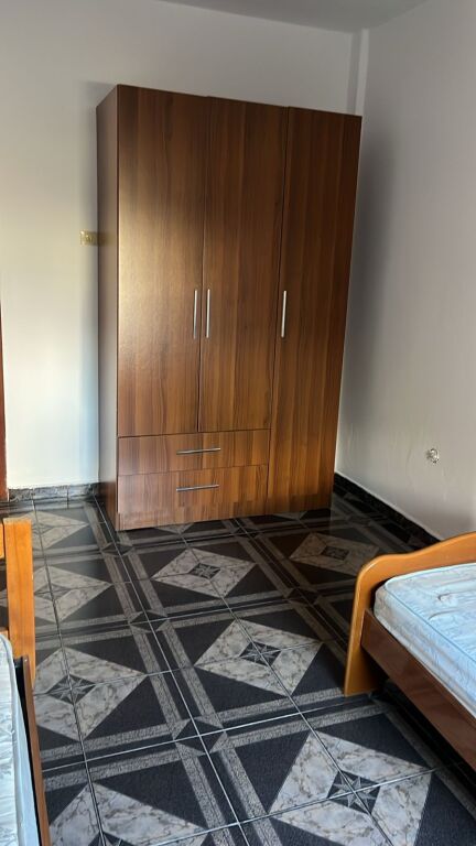 Laprak Jepet Apartament 2+1 Me Qera