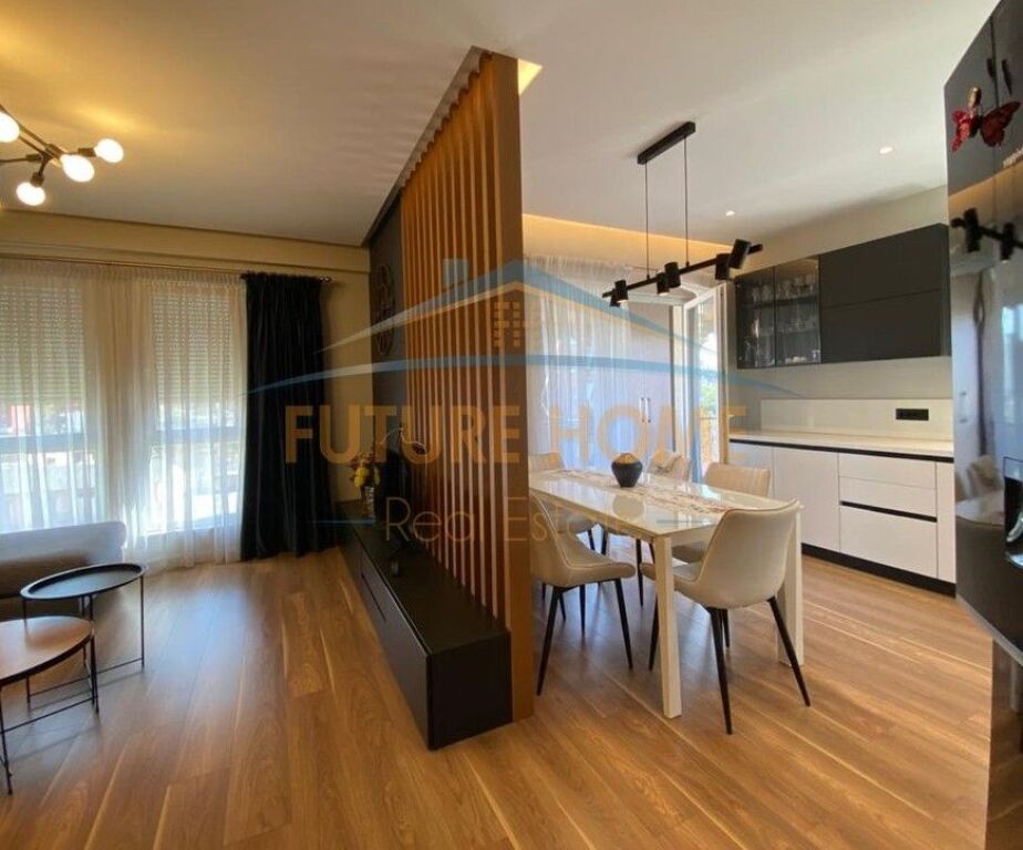 Affitto, Duplex, 5 Maji