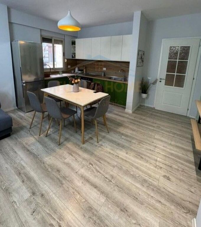 Qira, Apartament 3+1+2, Stacioni Trenit, Tiranë