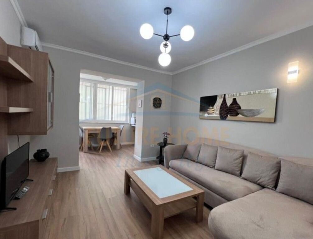 Qera, Apartament 2+1, Blloku, Tiranë.