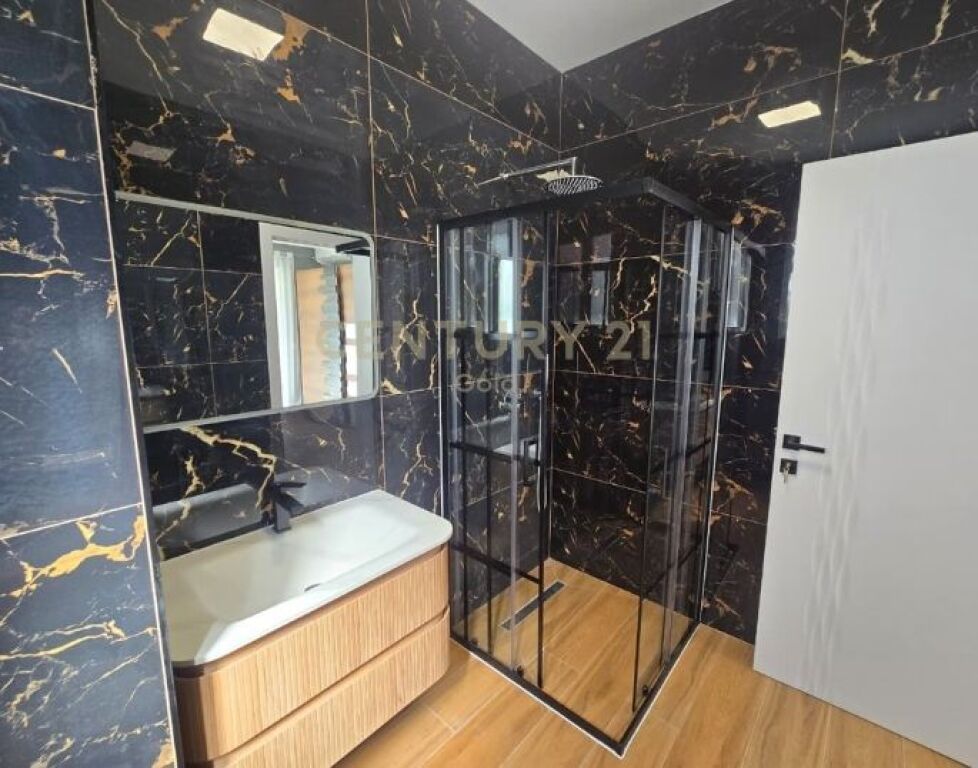 ME QERA APARTAMENT LUKSOZ 2+1+2+ POST PARKIMI