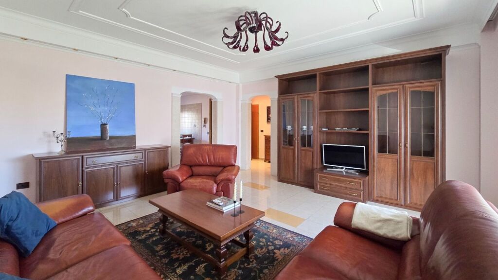 Apartment 2+1+2 for rent in Bllok