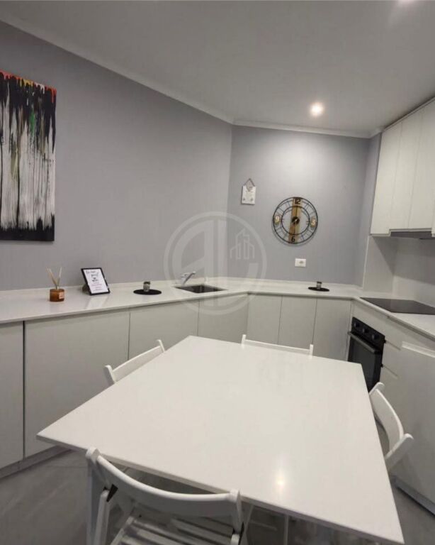 Apartment me qera White Hill