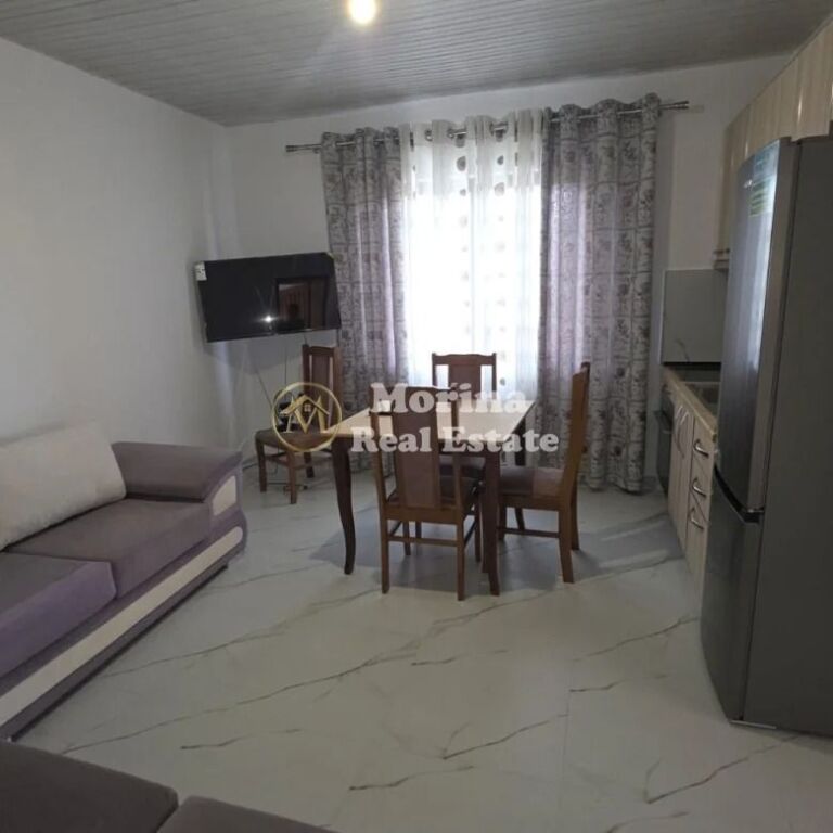 Qera | Shtëpi private 2 + 1 Laprake | Rruga Ramadan Çejku | 400 €/muaj