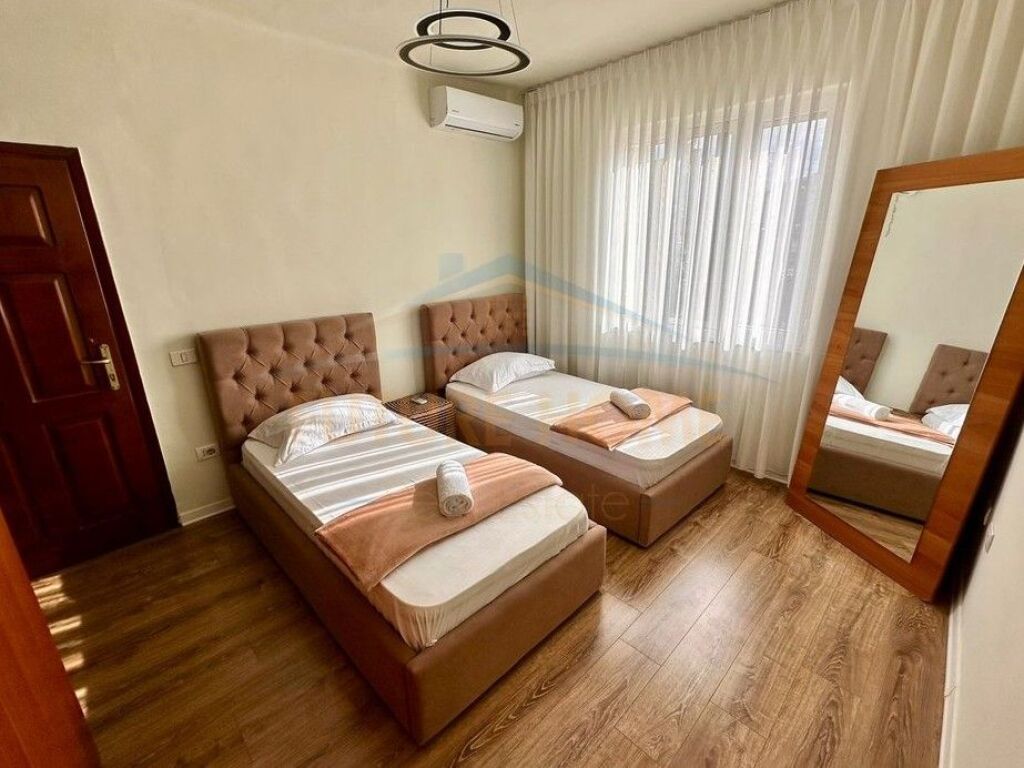 Shitet, Apartament 2+1+2, Rruga e Durrësit, Tiranë