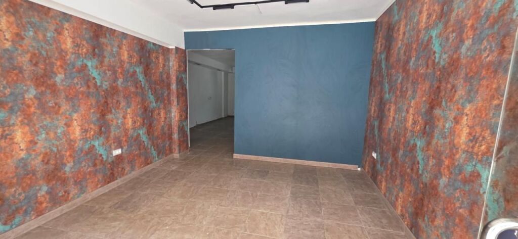 🏢 Qera – Zyrë në Ish-Bllok, Tiranë