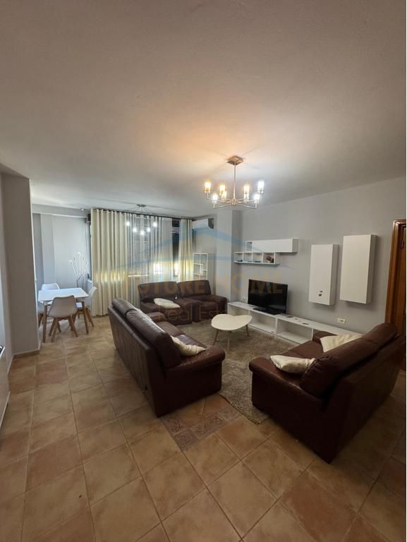 Qera, Apartament 2+1+2, Komuna e Parisit