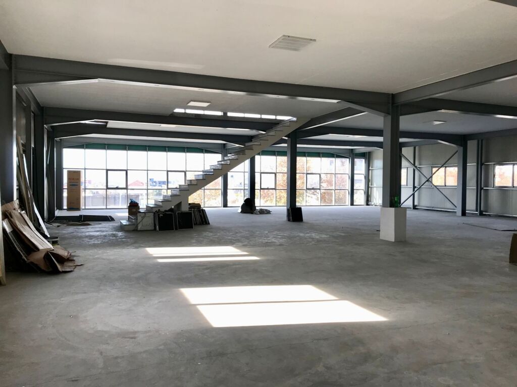 Shop for rent – Kamëz, on the main road