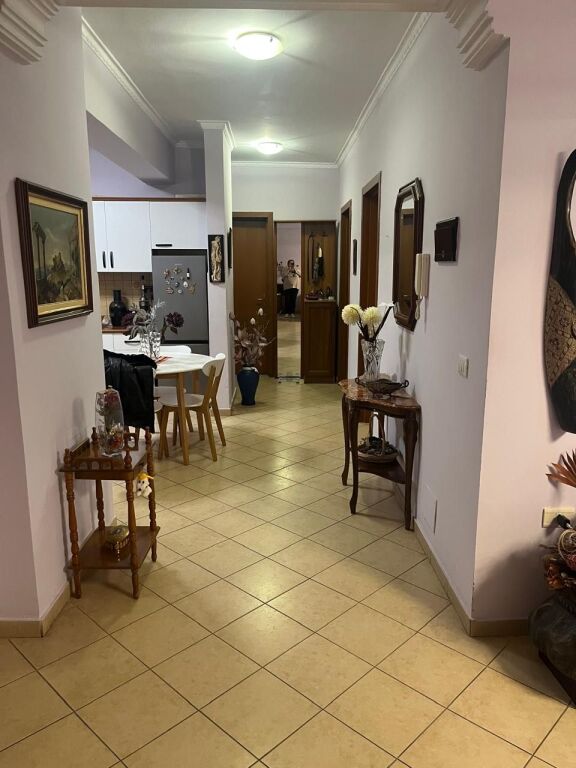 Apartament 2+1+2 me qira , Rruga e Kavajes