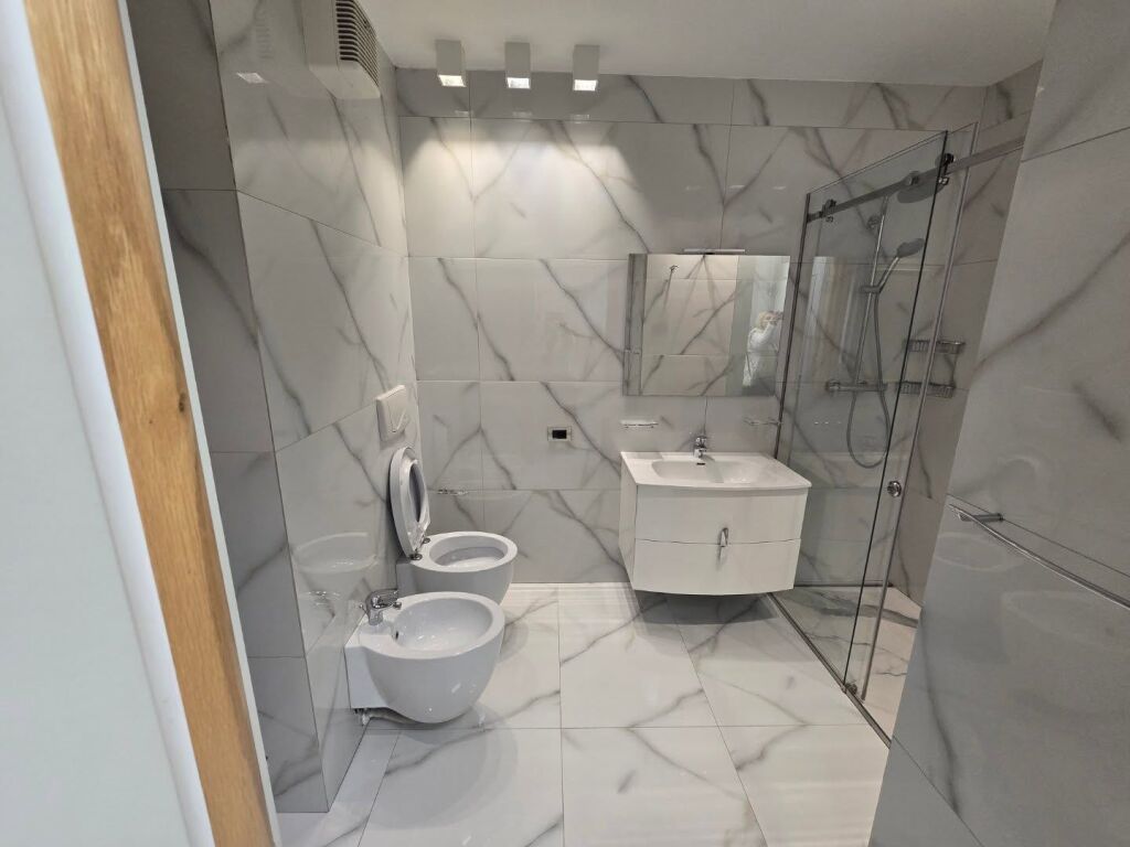 IN VENDITA: APPARTAMENTO DI LUSSO 2+1+2_ VIA FROSINA PLAKU _Vicino alla scuola Naim Frashëri