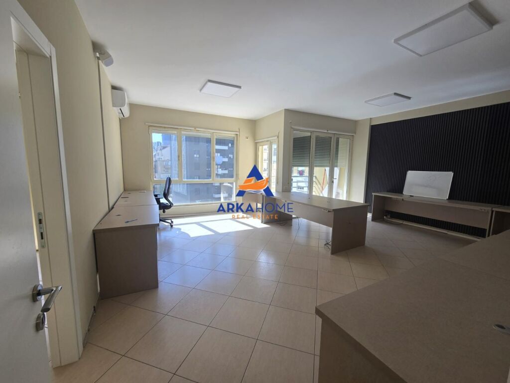 OFFICE SPACE FOR RENT 140M2 "OLD TRAIN STATION AREA, KARL GEGA STREET" 110000 LEKE