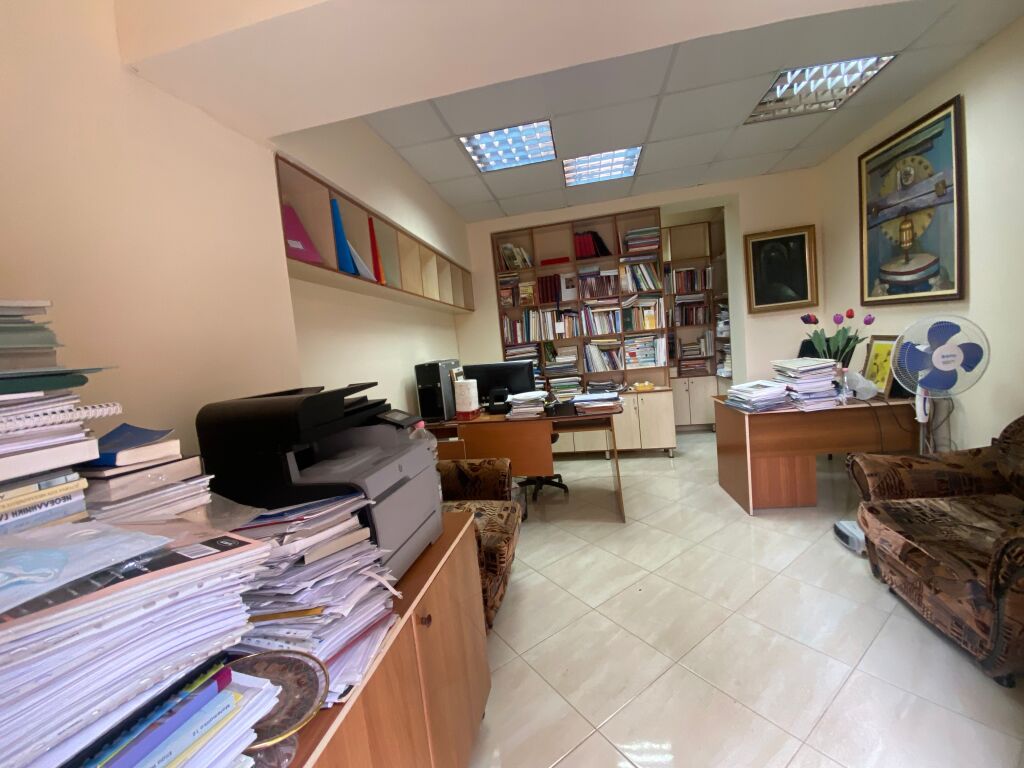 Ambjent me qera prane ministrise se Drejtesise !
