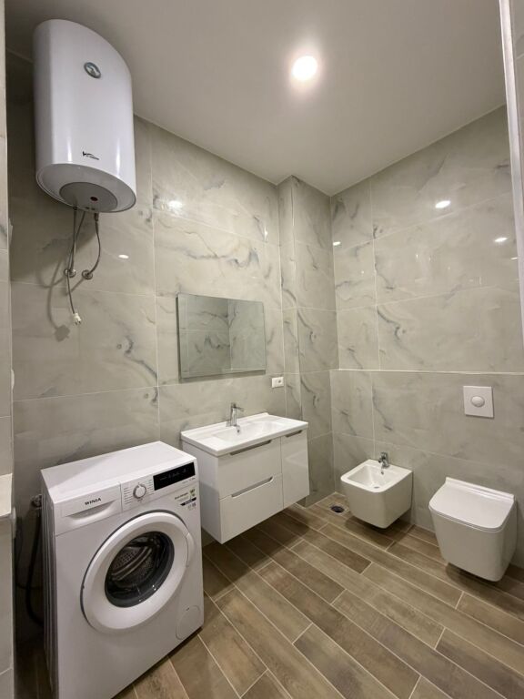 Jepet me qira apartament 1+1 +verand