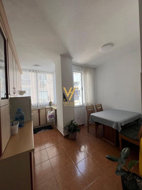 JEPET APARTAMENT 1+1 ME QIRA TE KOMUNA E PARISIT 50.000 LEKE