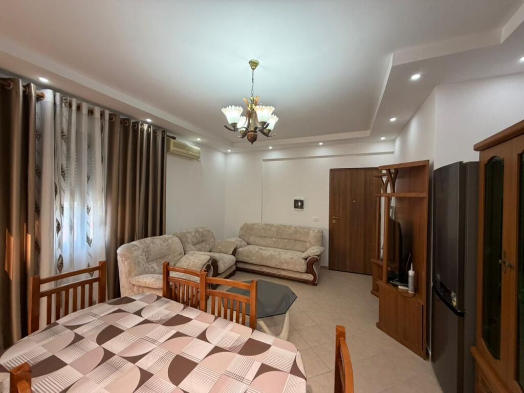 Jepet me qera apartament 2+1 Plazh