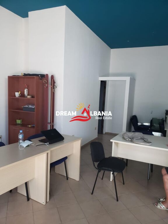 Jepet me qera zyre ne Bulevardin Zogu i Pare prane Ministrise se Drejtesise (ID 42611423)