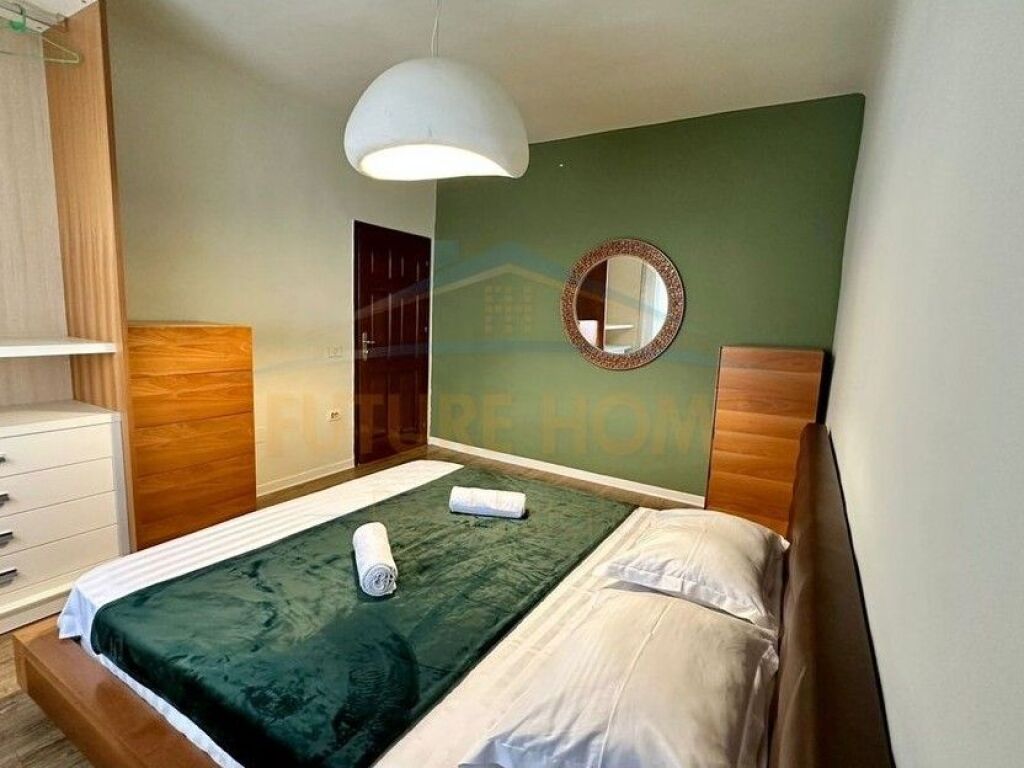 Shitet, Apartament 2+1+2, Rruga e Durrësit, Tiranë