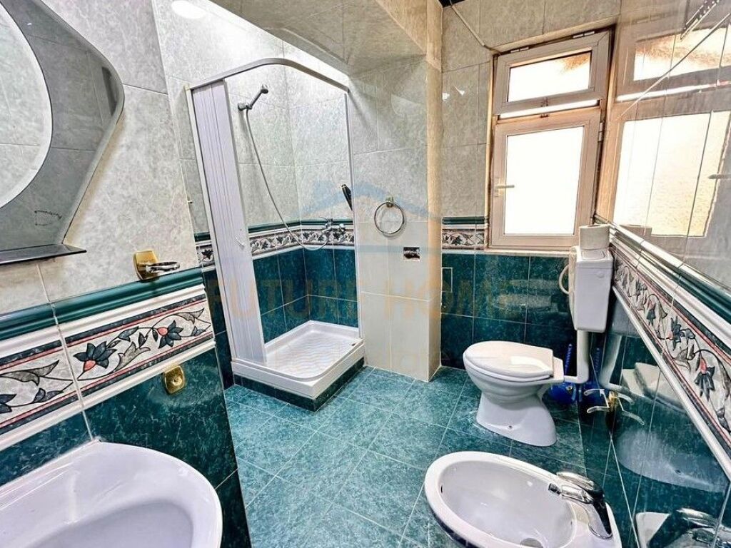 Shitet, Apartament 2+1+2, Rruga e Durrësit, Tiranë