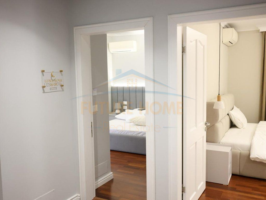 Shitet, Apartament 3+1+3, Bllok, Tiranë