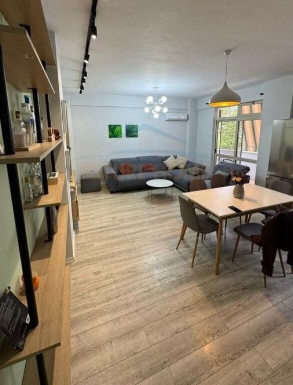 Qira, Apartament 3+1+2, Stacioni Trenit, Tiranë