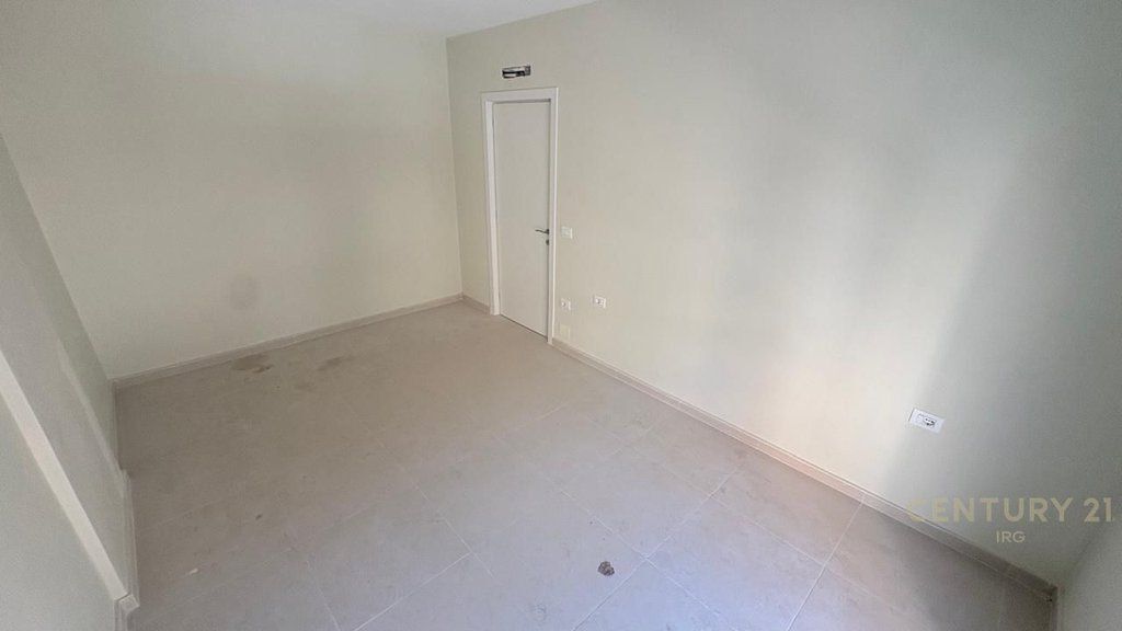 Apartament 1+1 per shitje tek Shkolla e Kuqe