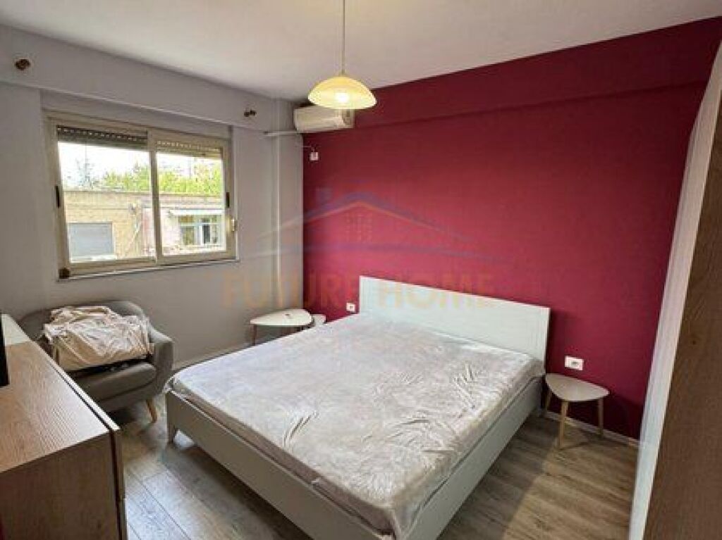 Shitet, Apartament 3+1+2, Stacioni Trenit, Tiranë