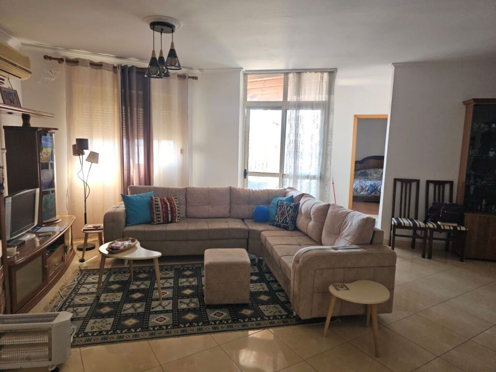 🏢Rruga e Barrikadave jepet me qera apartament,2+1,i mobiluar 65,000Leke     