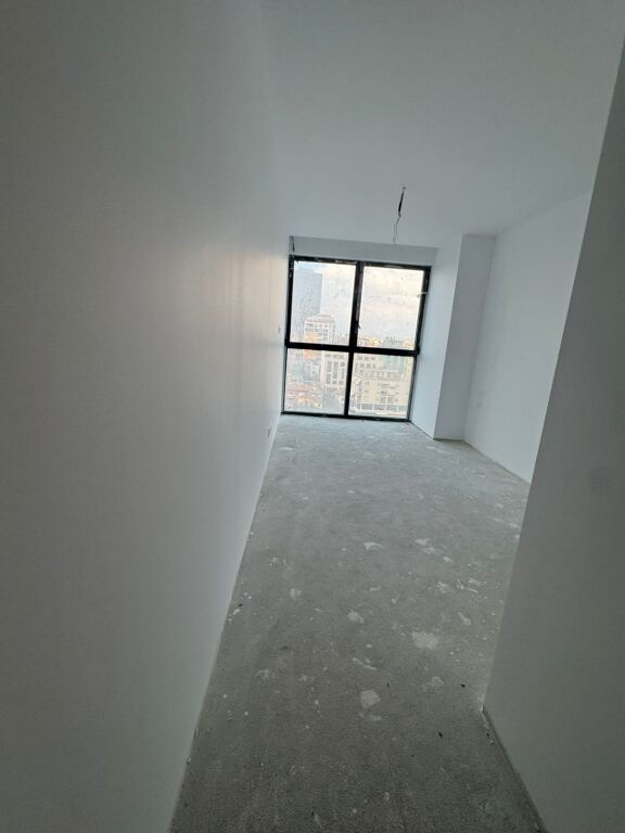 SHITET APARTAMENT 3+1 PRANE STADIUMIT AIR ALBANIA